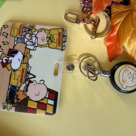 Cutest Snoopy ID badge with lanyard - Picture 4 of 4